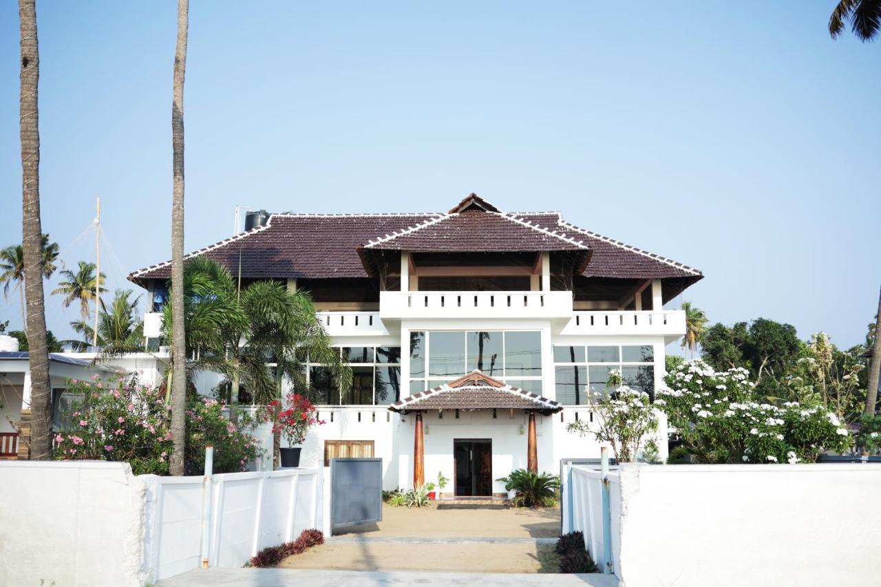 Cherai Beach Palace Bagian luar foto