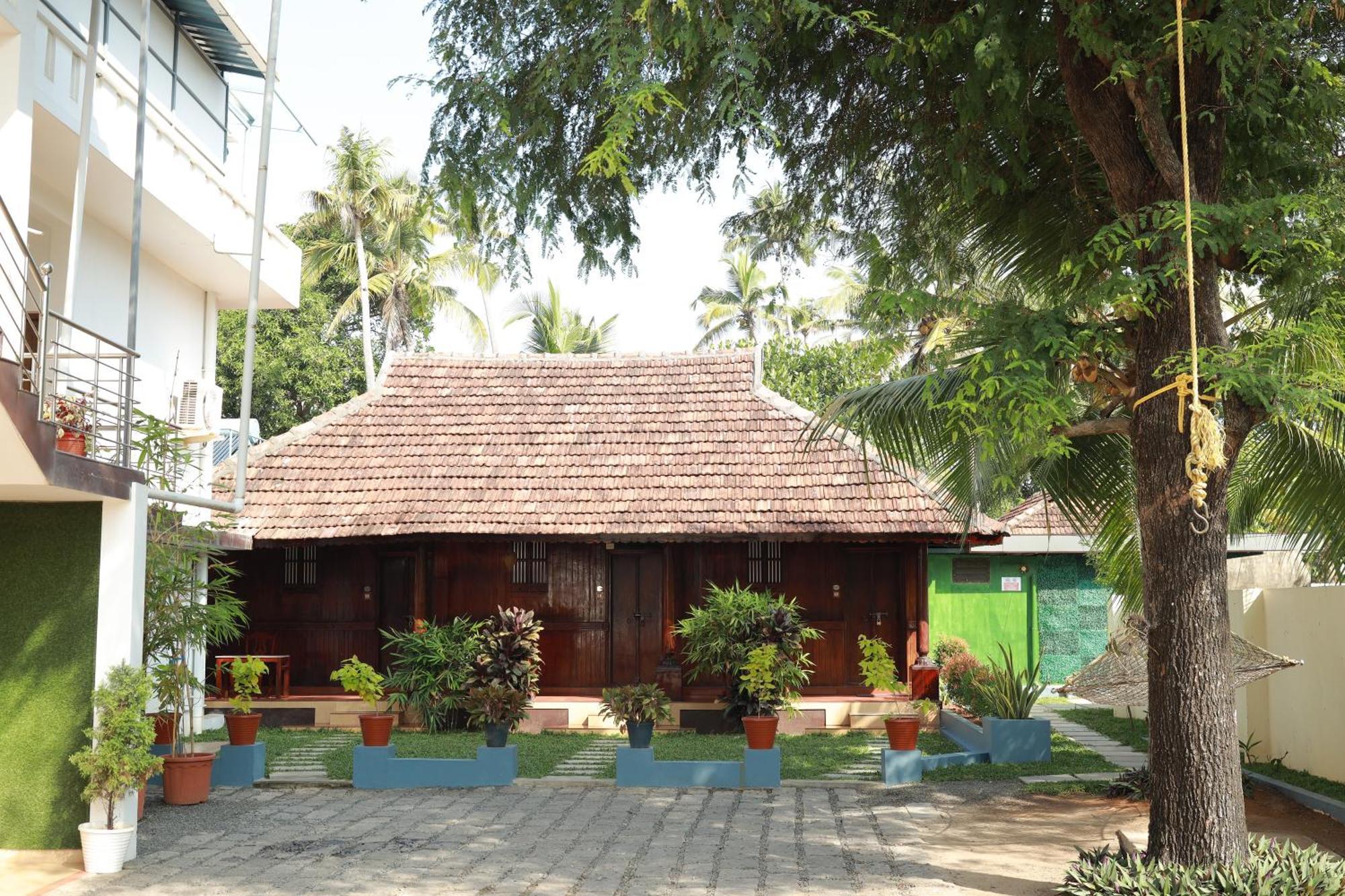 Cherai Beach Palace Bagian luar foto
