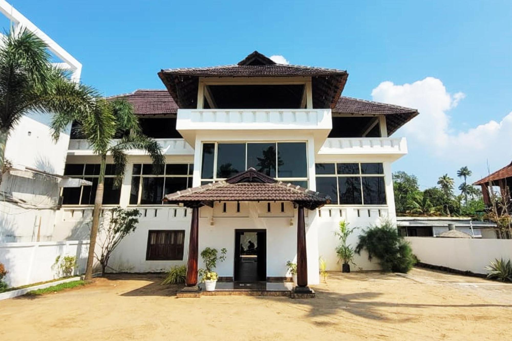 Cherai Beach Palace Bagian luar foto