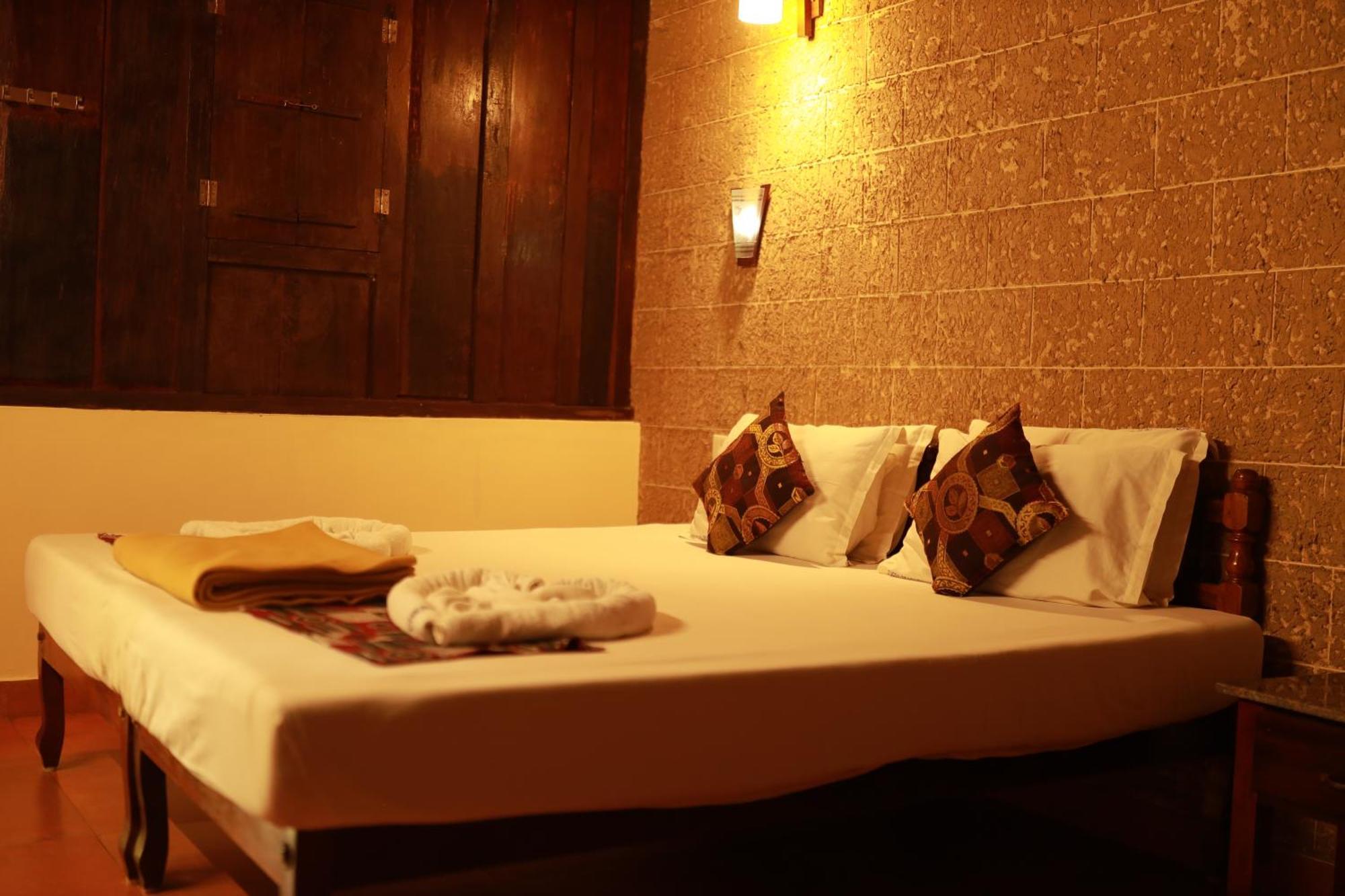 Cherai Beach Palace Bagian luar foto