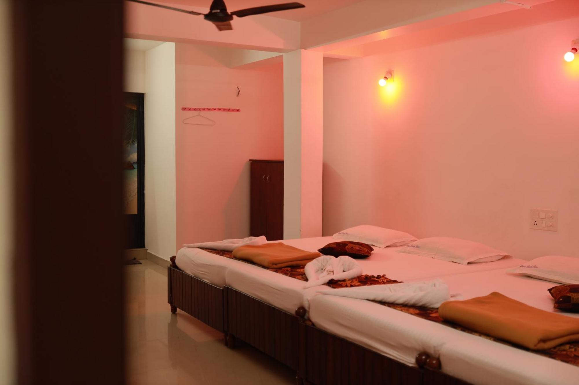 Cherai Beach Palace Bagian luar foto